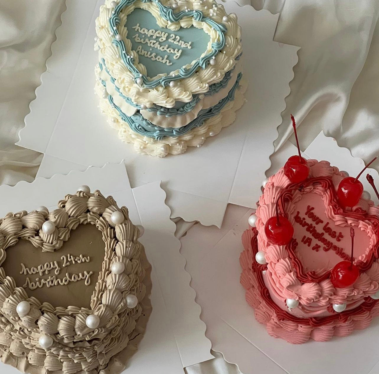 Frilly vintage lunchbox cake