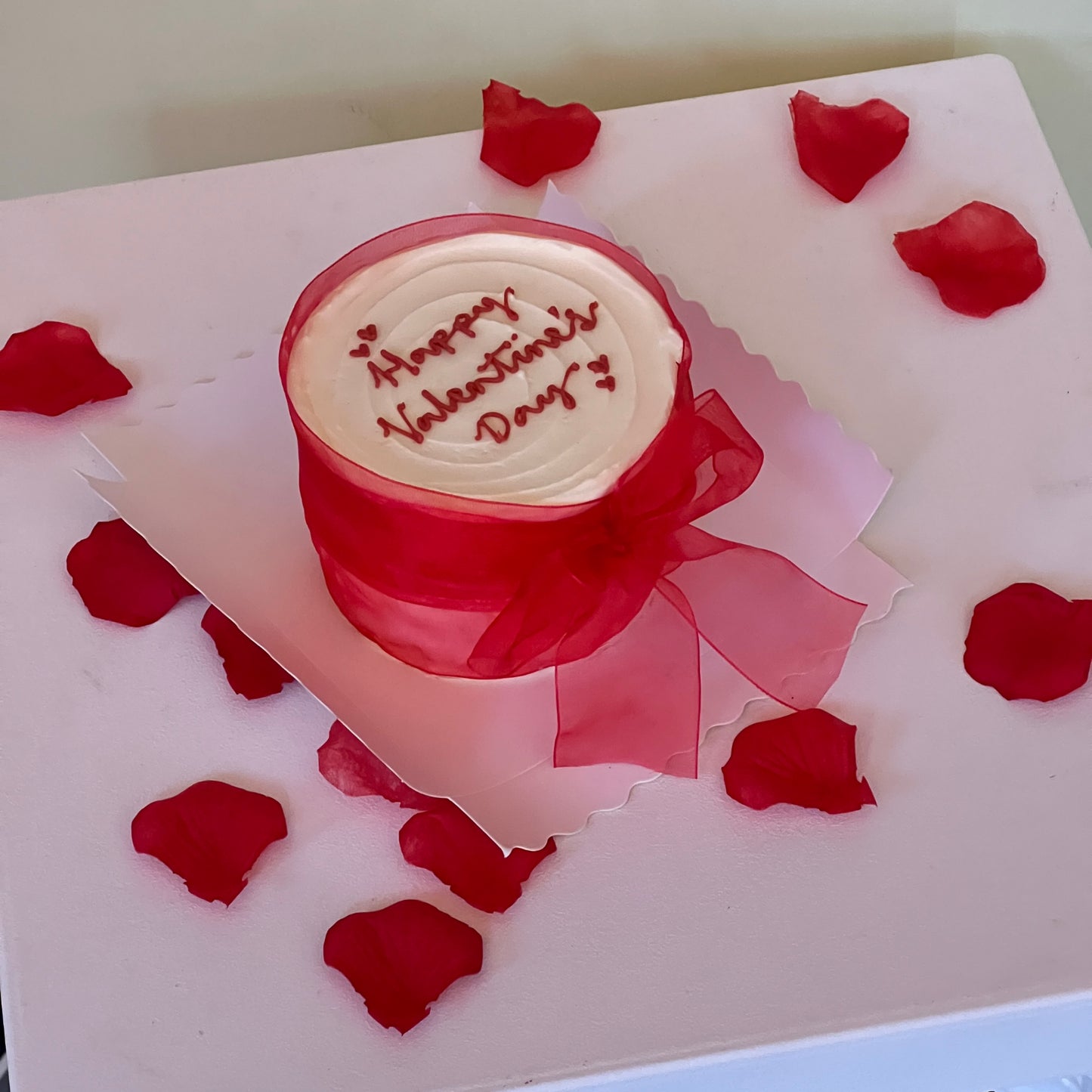 Valentine’s bow cake