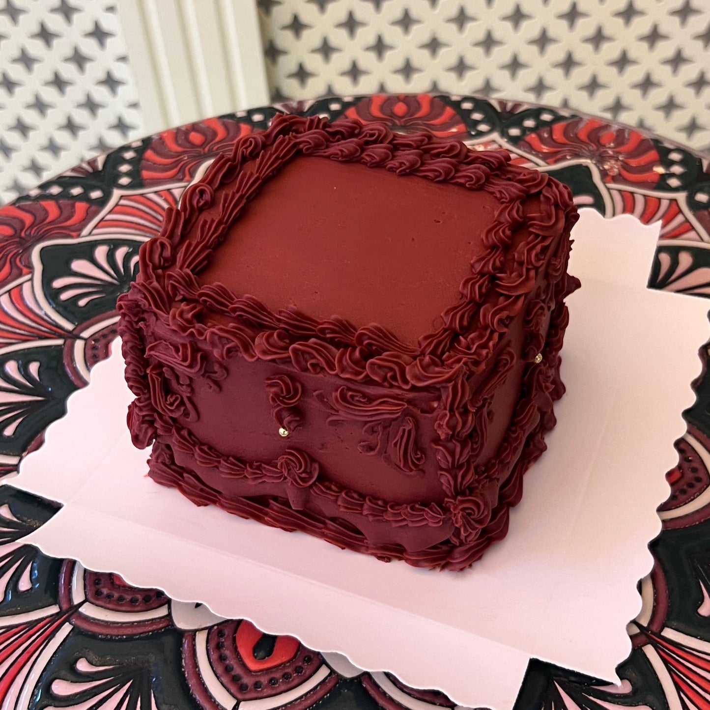 Baroque style square lunchbox cake