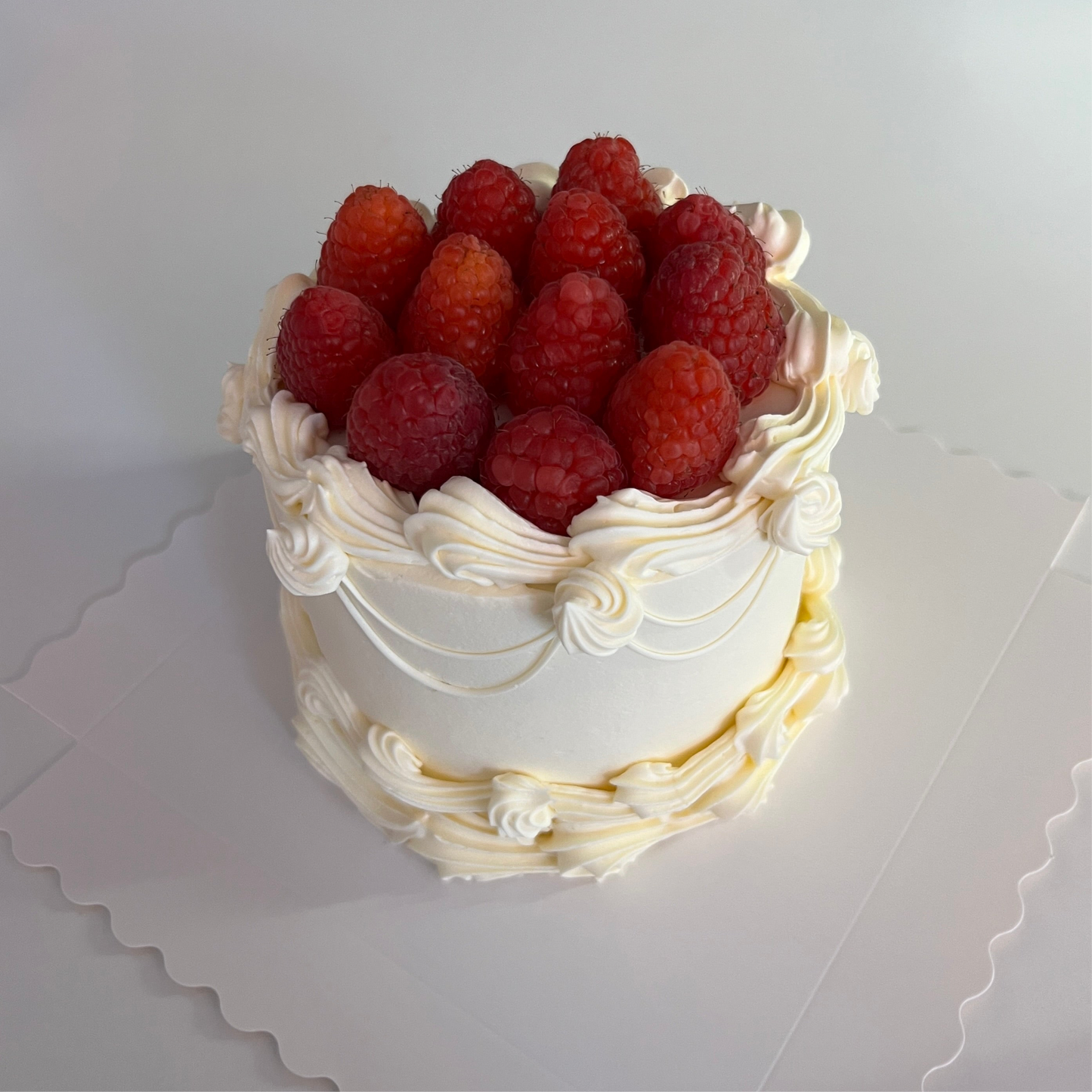 Raspberry vintage lunchbox cake